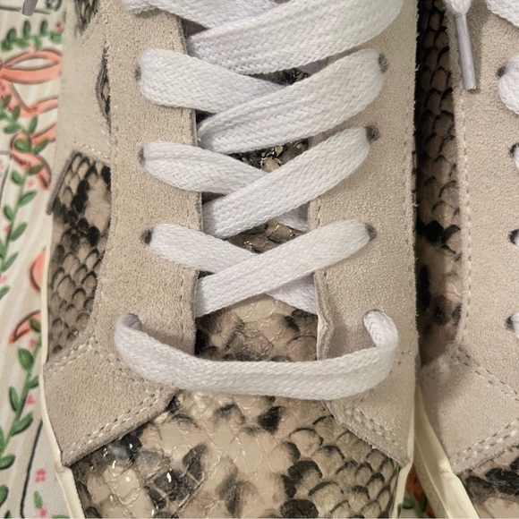 STEVE MADDEN ANIMAL PRINT !!  Like new! Cure star detail!! Size 10 - Picture 6 of 7